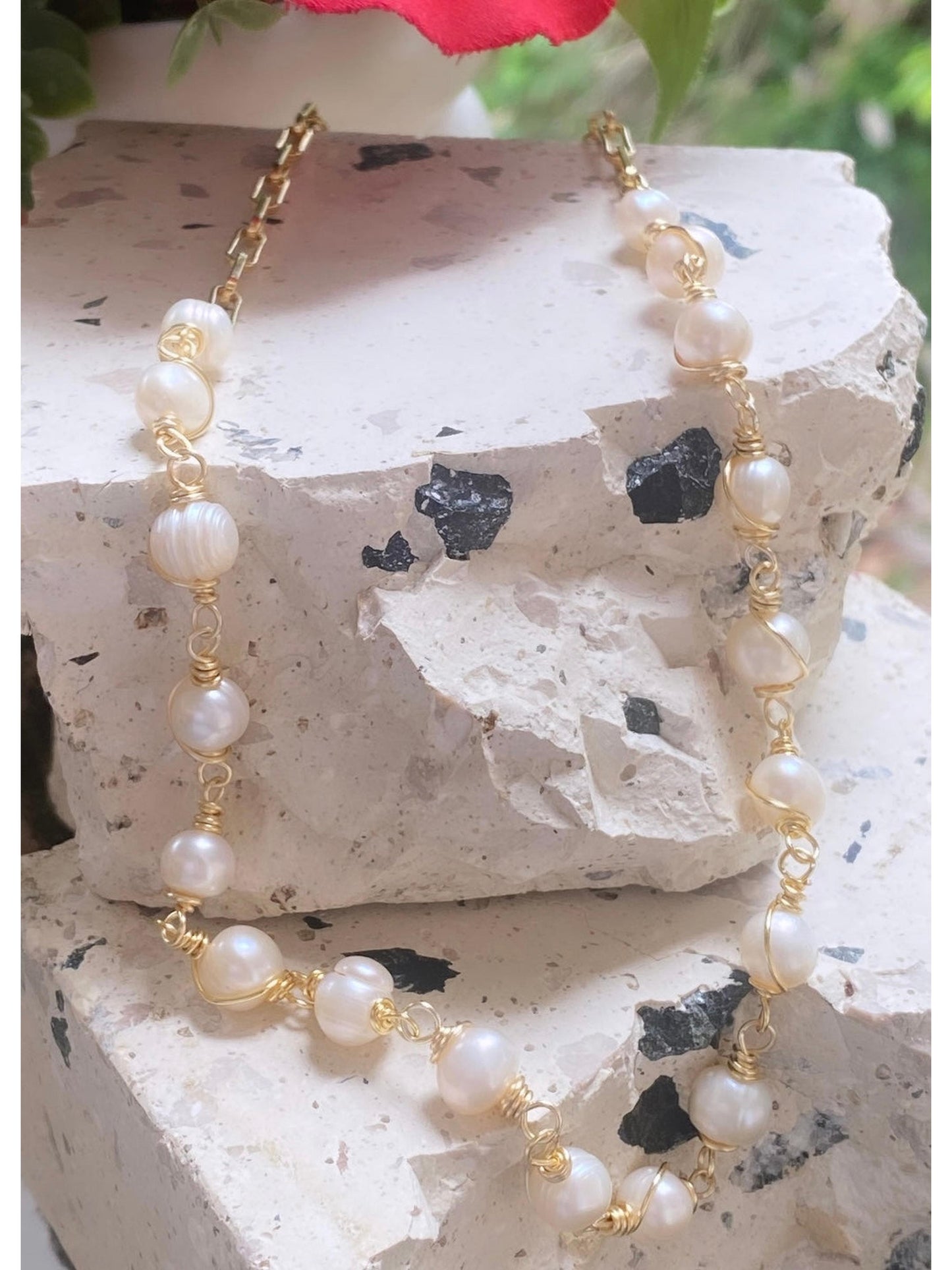 COLLAR ENTRE PERLAS