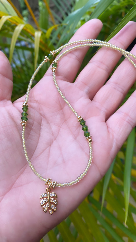 MONSTERA PEQUEÑA  (collar corto)