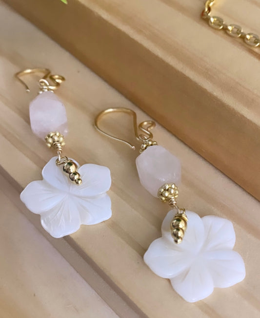 AMAPOLA BLANCA (aretes)